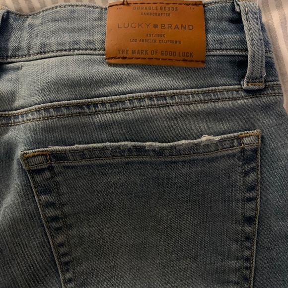 Light wash Lucky Brand skinny jeans - Picture 2 of 3